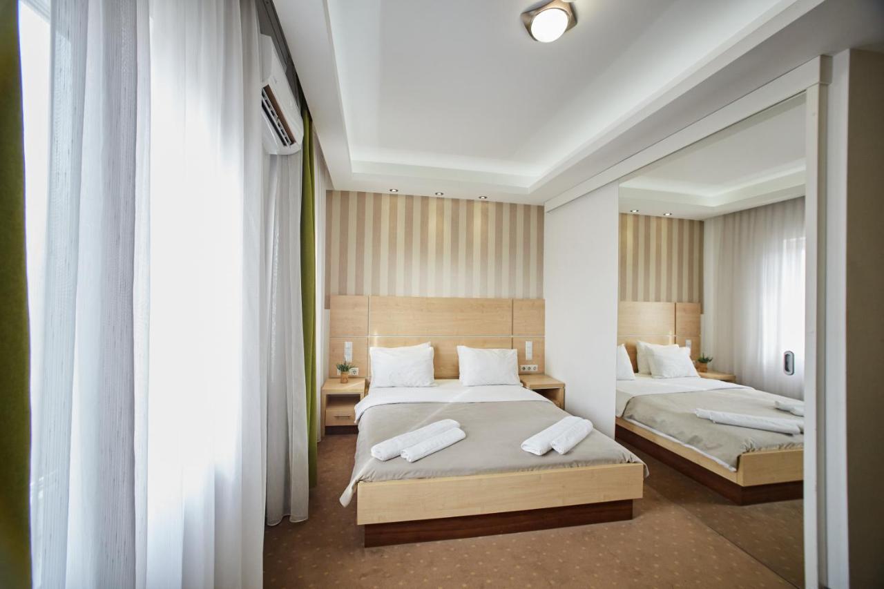 Laurus Motel Airport Tuzla Zivinice Esterno foto