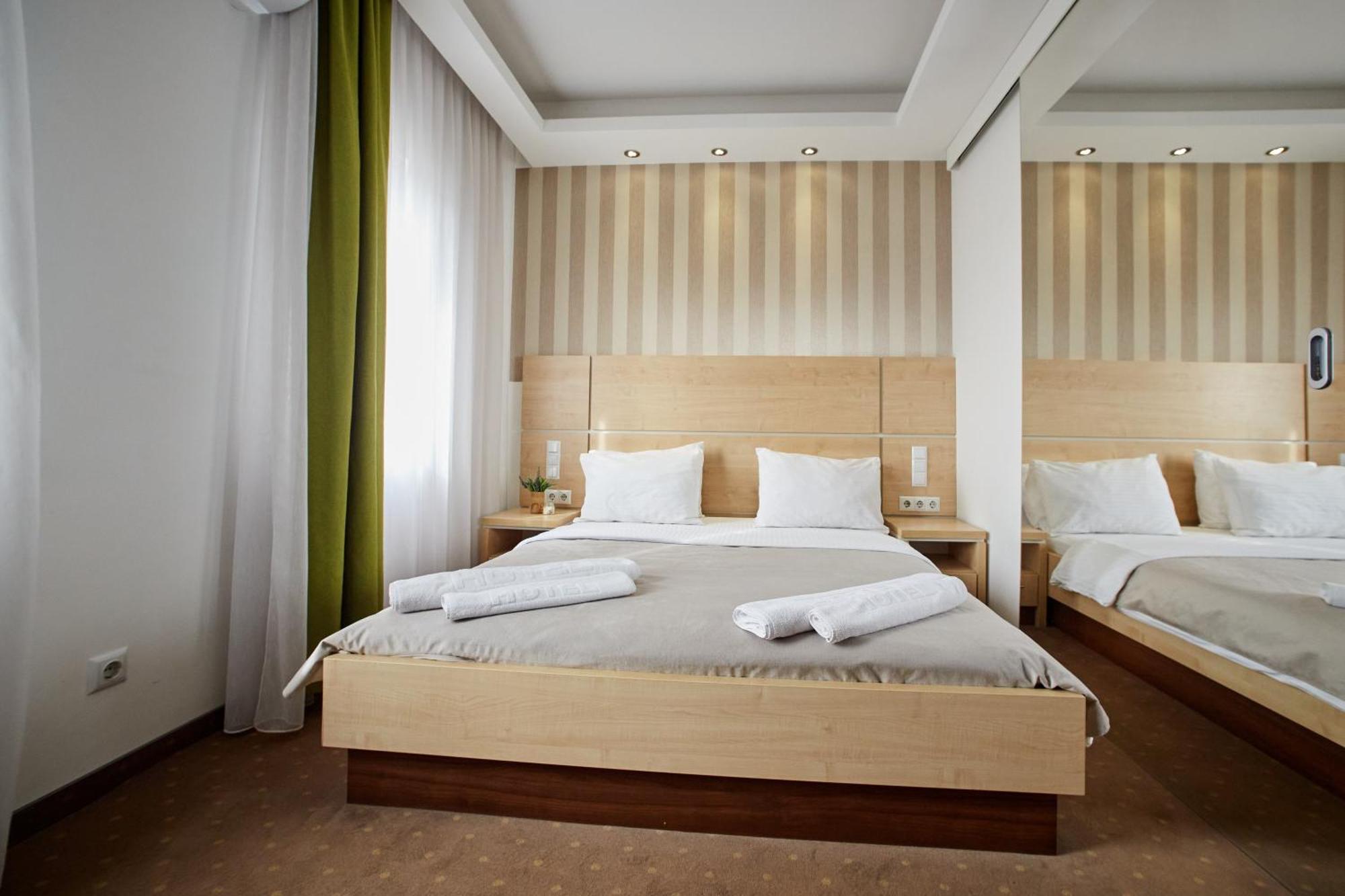 Laurus Motel Airport Tuzla Zivinice Esterno foto