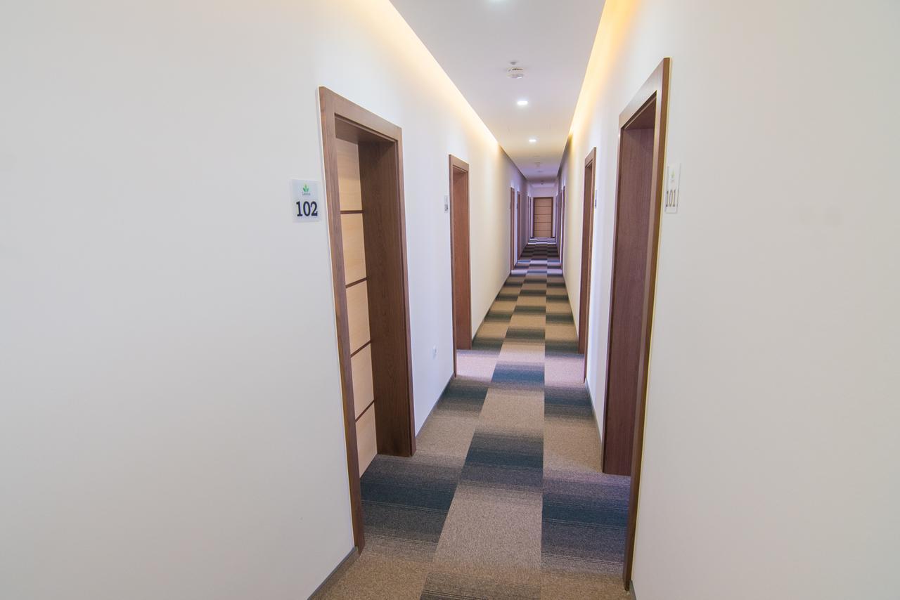 Laurus Motel Airport Tuzla Zivinice Esterno foto